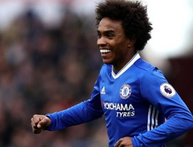 Το «πονηρό» φάουλ του Γουίλιαν που «γονάτισε» την Τότεναμ (βίντεο)